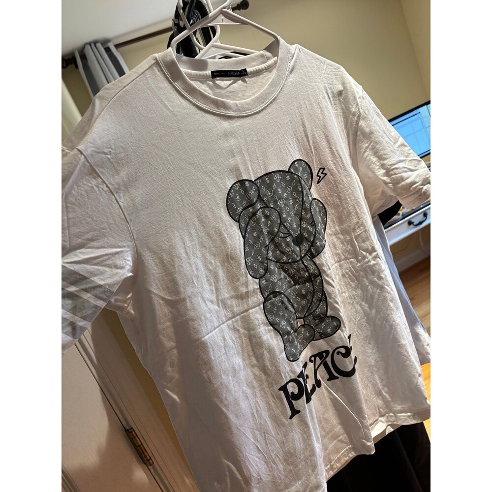 Bearbrick Tshirt women L size good condition